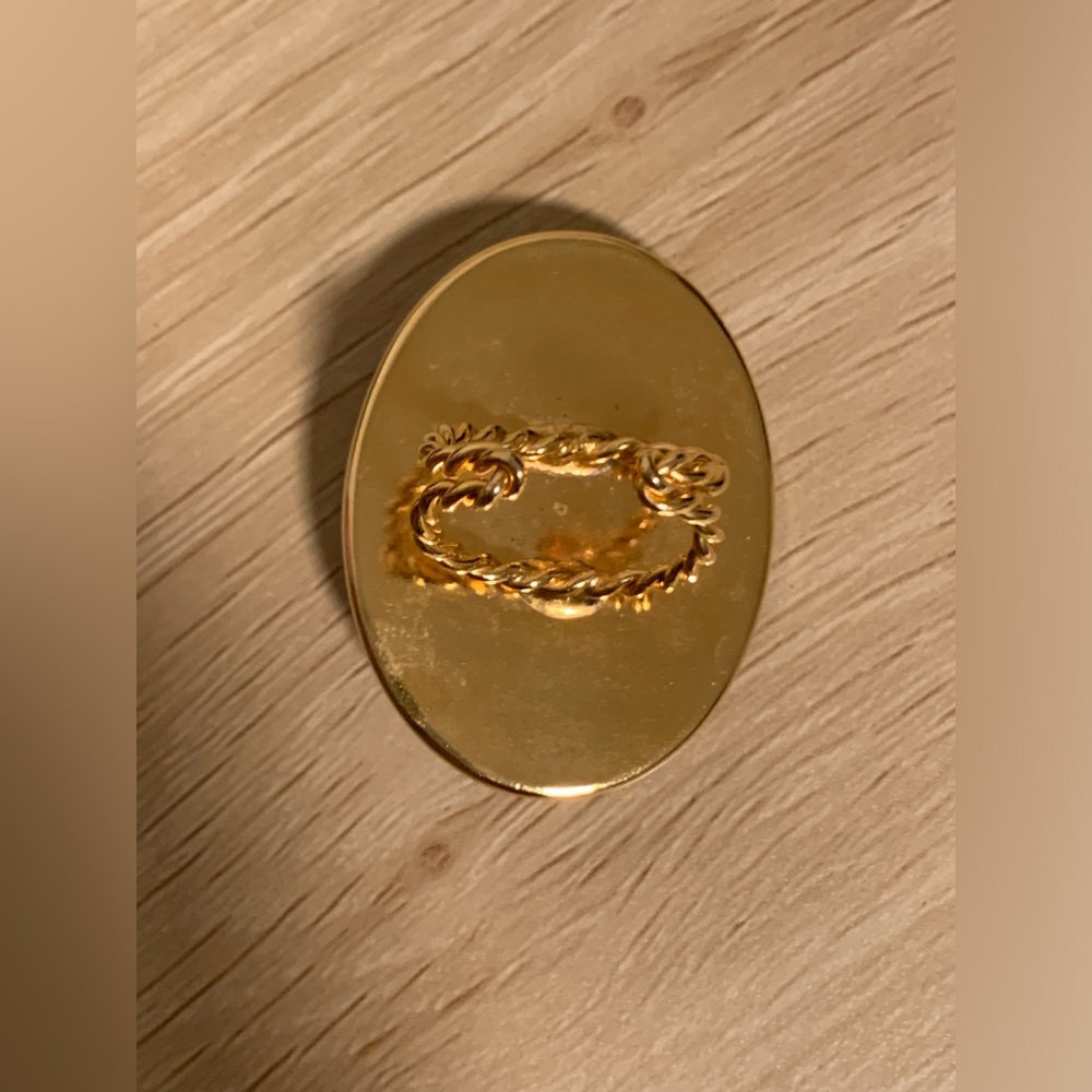 "R" INTIAL GOLD TONE RING - Picture 3 of 4